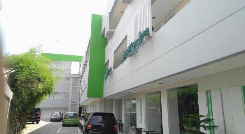 Ixo Hotel 2*